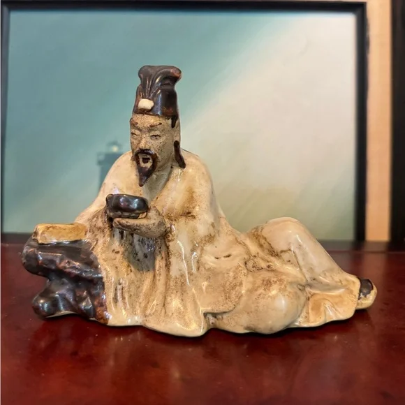 Vintage Shiwan Chinese Mudmen
Figurine Scholar Eating by Rock
Republic China - Picture 2 of 9